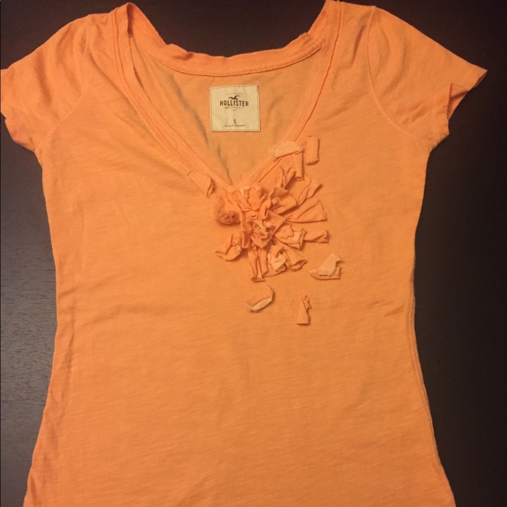 Hollister- Tee